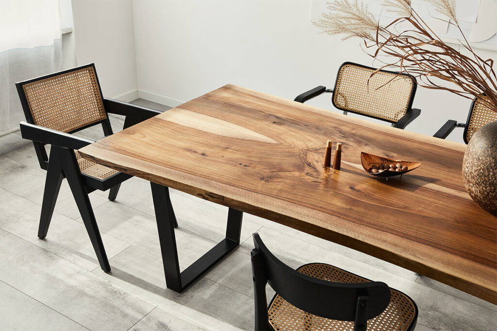 Rugmaker_Blog-Piece-SideImages_Interior design of stylish dining room interior with family wooden table