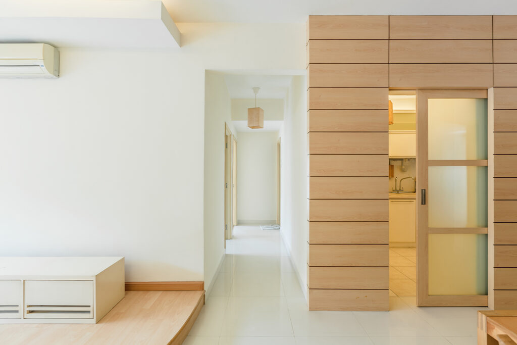 Rugmaker_Blog-Piece-SideImages_Small practical apartment interior space hallway