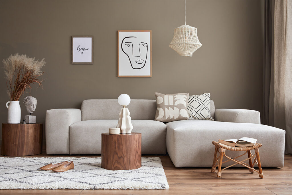 Rugmaker_Blog-Piece-SideImages_Interior design of cozy living room with stylish sofa