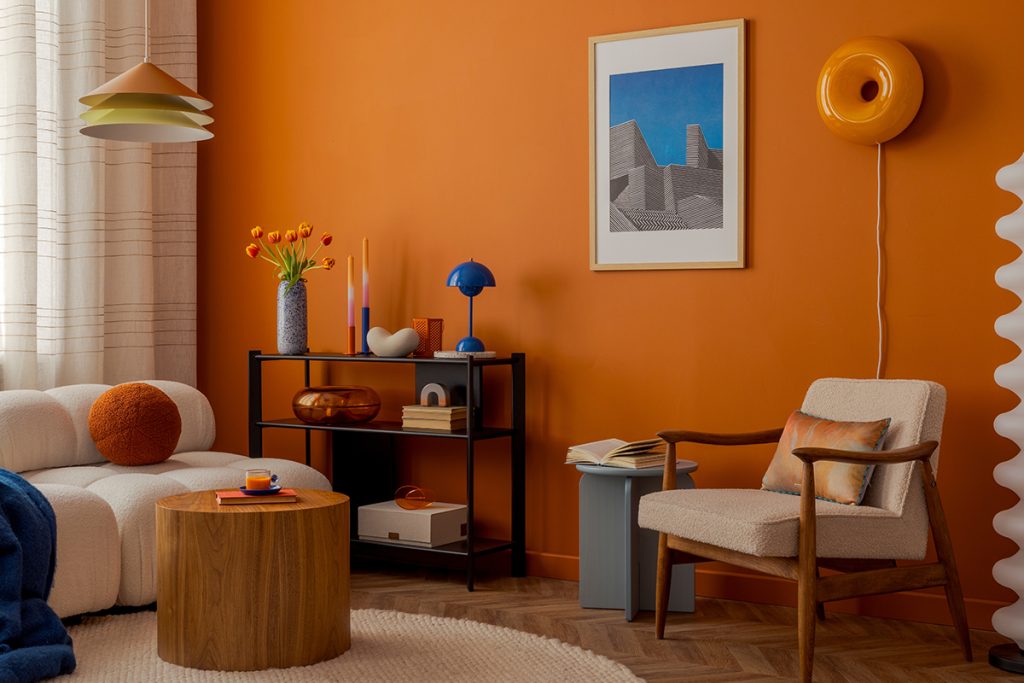 Rugmaker_Blog-Piece_Warm-toned interior with a mix of mid-century and modern design elements, styled with colorful acces