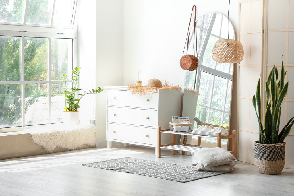 Rugmaker_Blog-Piece_Interior of light hall with mirror, shoes stand and chest of drawers