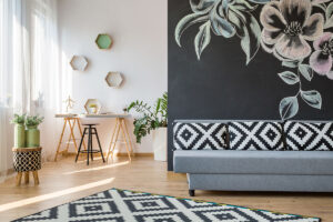 Rugmaker_Blog-Piece_Spacious living room with sofa and decorative blackboard wall