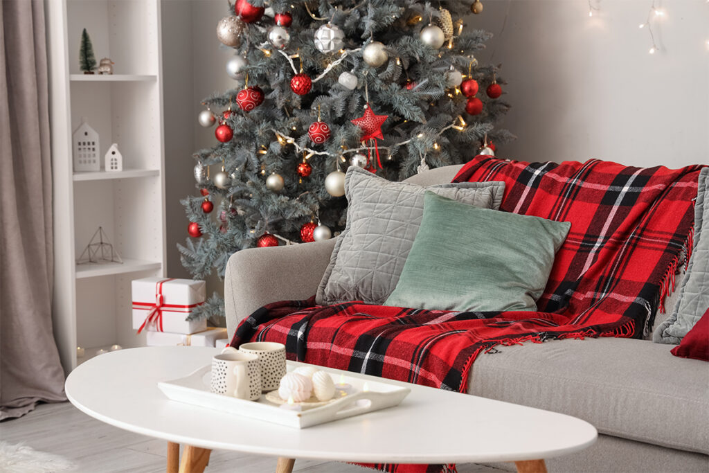 Rugmaker_Blog-Piece_Interior of living room with sofa, Christmas tree and table