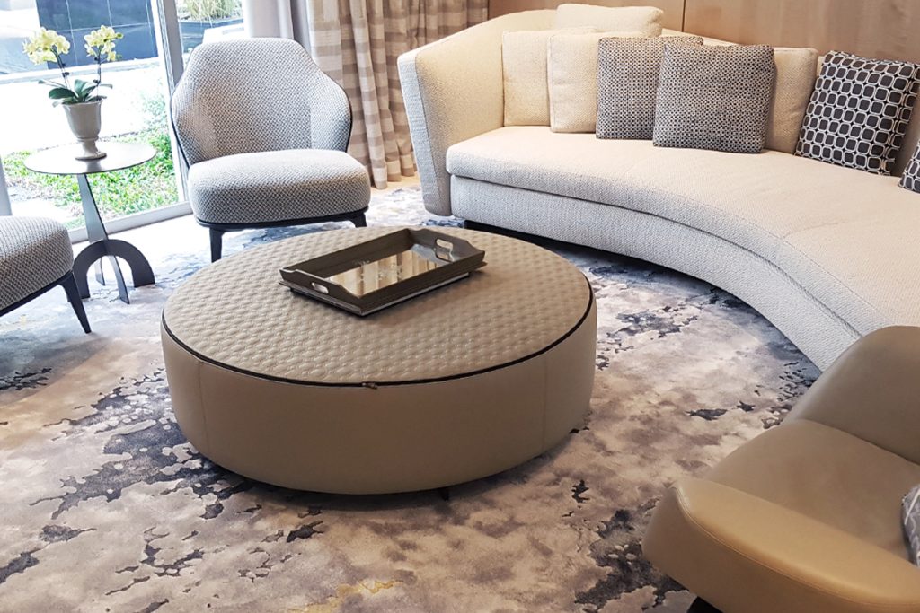 Rugmaker_Blog-Piece_Rug in a living room with rounded shaped sofa