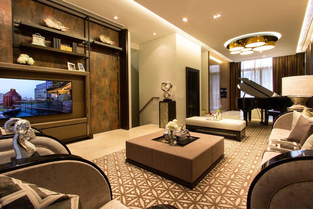 Rugmaker_Blog-Piece_Warm Earth Tone Living Room Interior with Cozy Decor