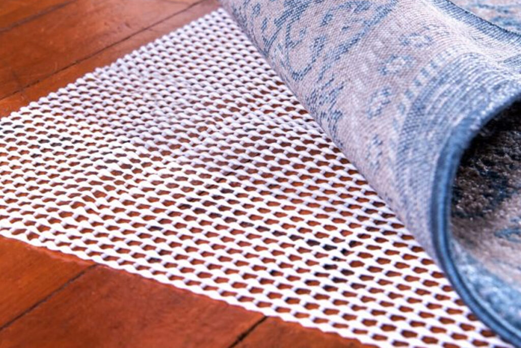 Rugmaker_Blog-Piece_Rug pad undeneath a rug