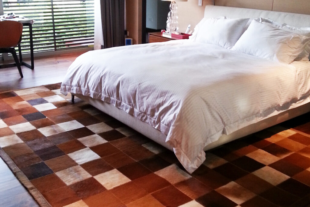 Rugmaker_Blog-Piece_Big bedroom with custom rug